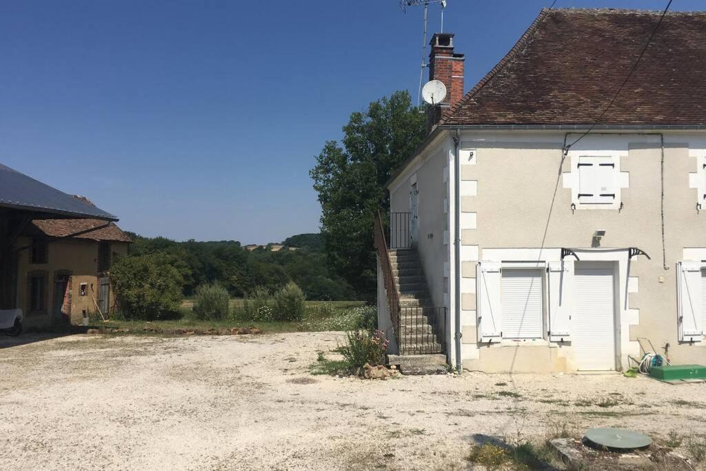 Logement Independant Le Poulailler Proche Guedelon Treigny Exterior photo